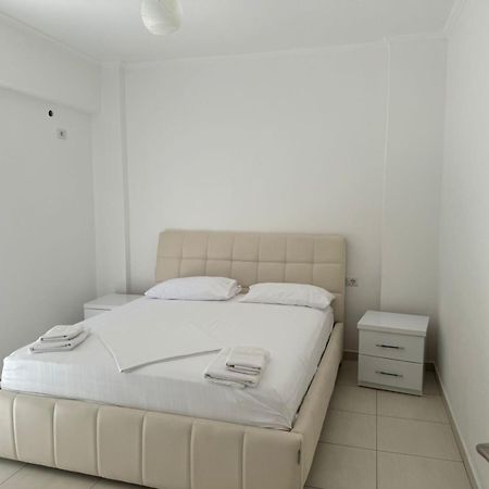 Xhulio Apartments ซารานเดอ ภายนอก รูปภาพ
