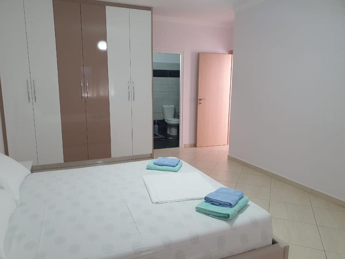 Xhulio Apartments ซารานเดอ ภายนอก รูปภาพ