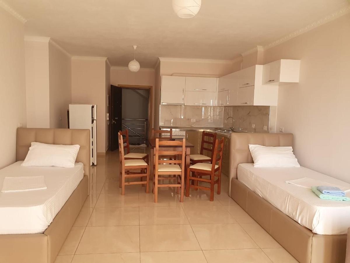 Xhulio Apartments ซารานเดอ ภายนอก รูปภาพ