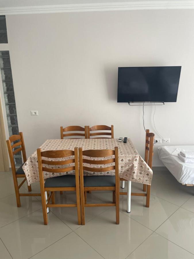 Xhulio Apartments ซารานเดอ ภายนอก รูปภาพ