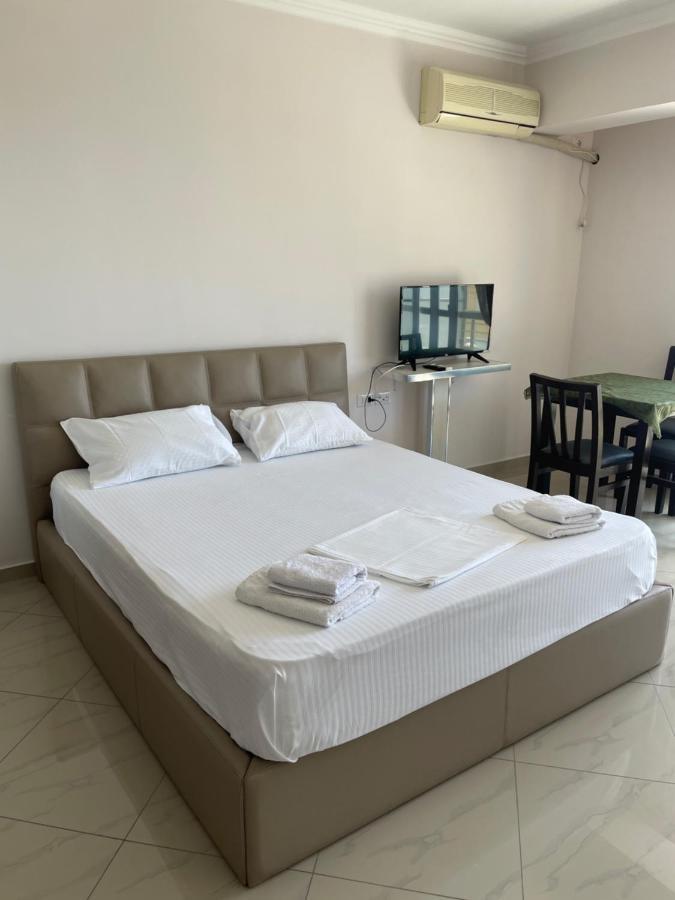 Xhulio Apartments ซารานเดอ ภายนอก รูปภาพ