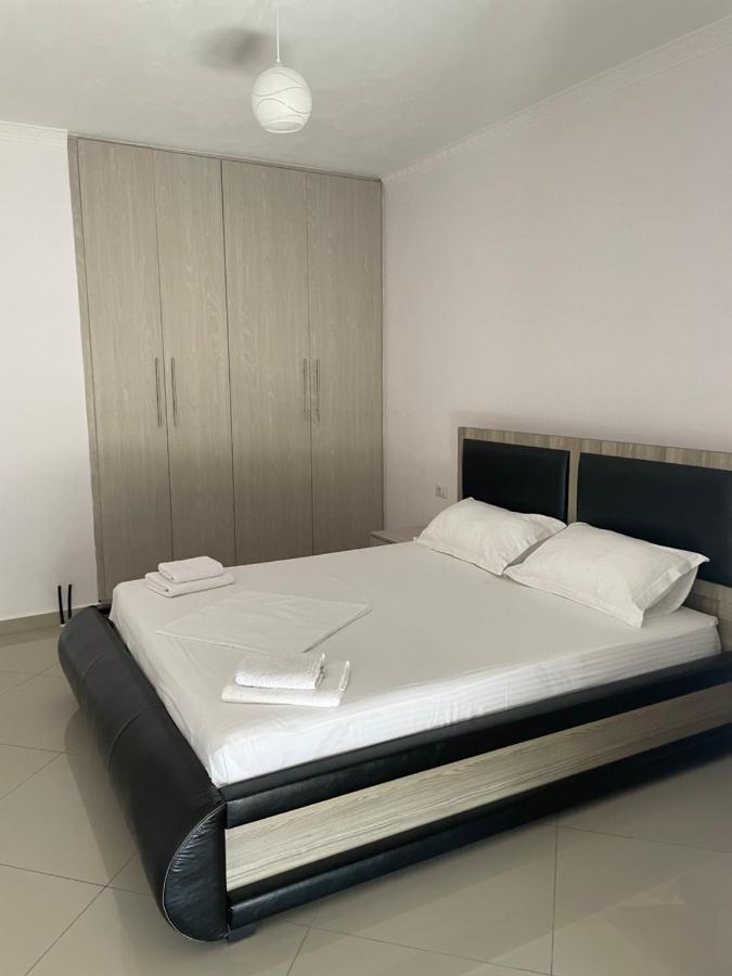 Xhulio Apartments ซารานเดอ ภายนอก รูปภาพ