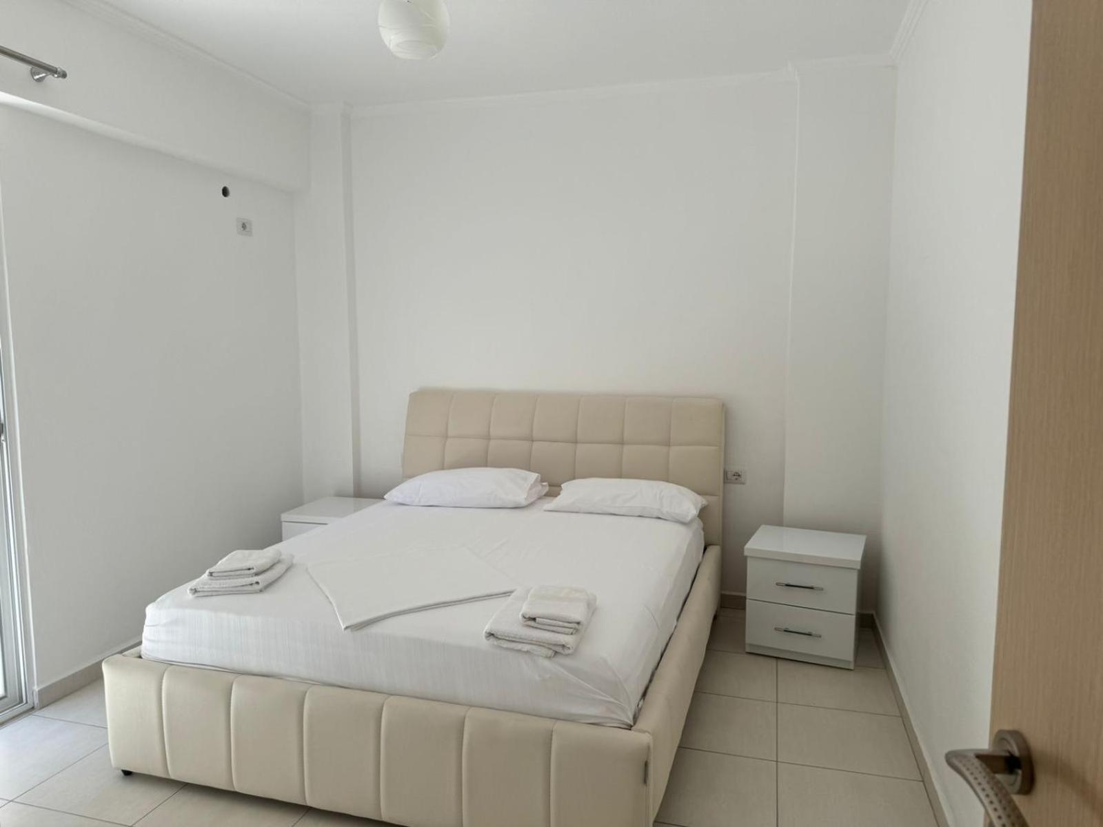 Xhulio Apartments ซารานเดอ ภายนอก รูปภาพ