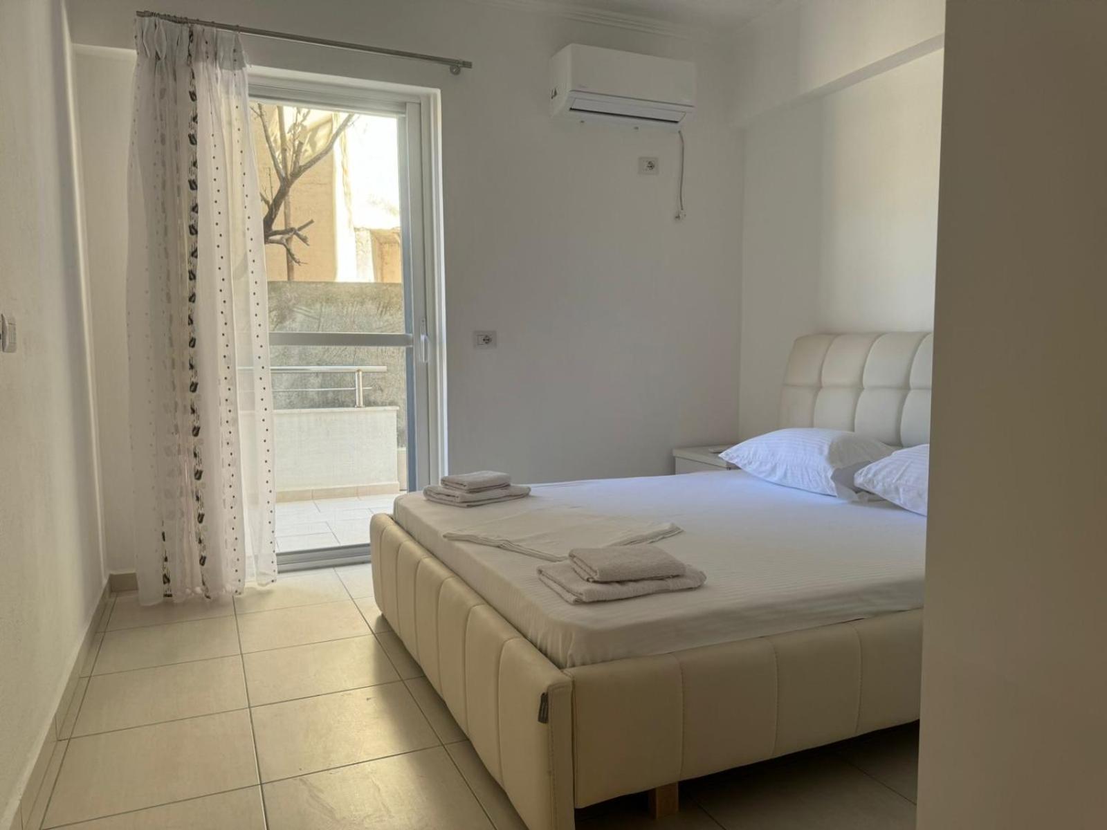 Xhulio Apartments ซารานเดอ ภายนอก รูปภาพ