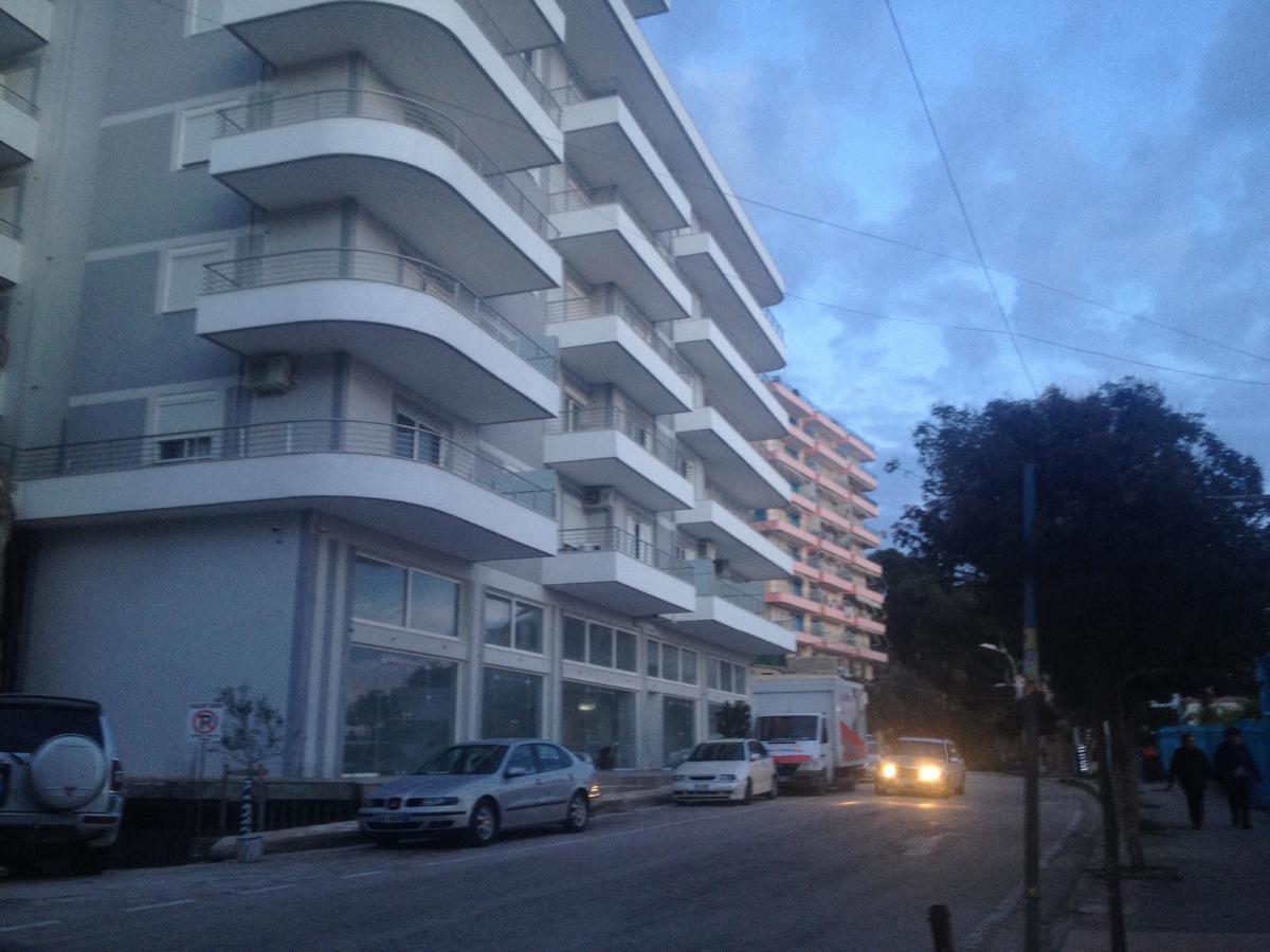 Xhulio Apartments ซารานเดอ ภายนอก รูปภาพ