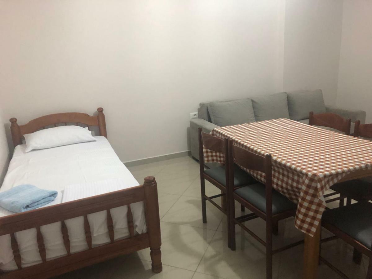 Xhulio Apartments ซารานเดอ ภายนอก รูปภาพ